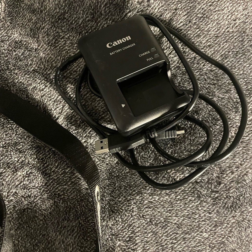 Canon camera - Picture 5 of 5